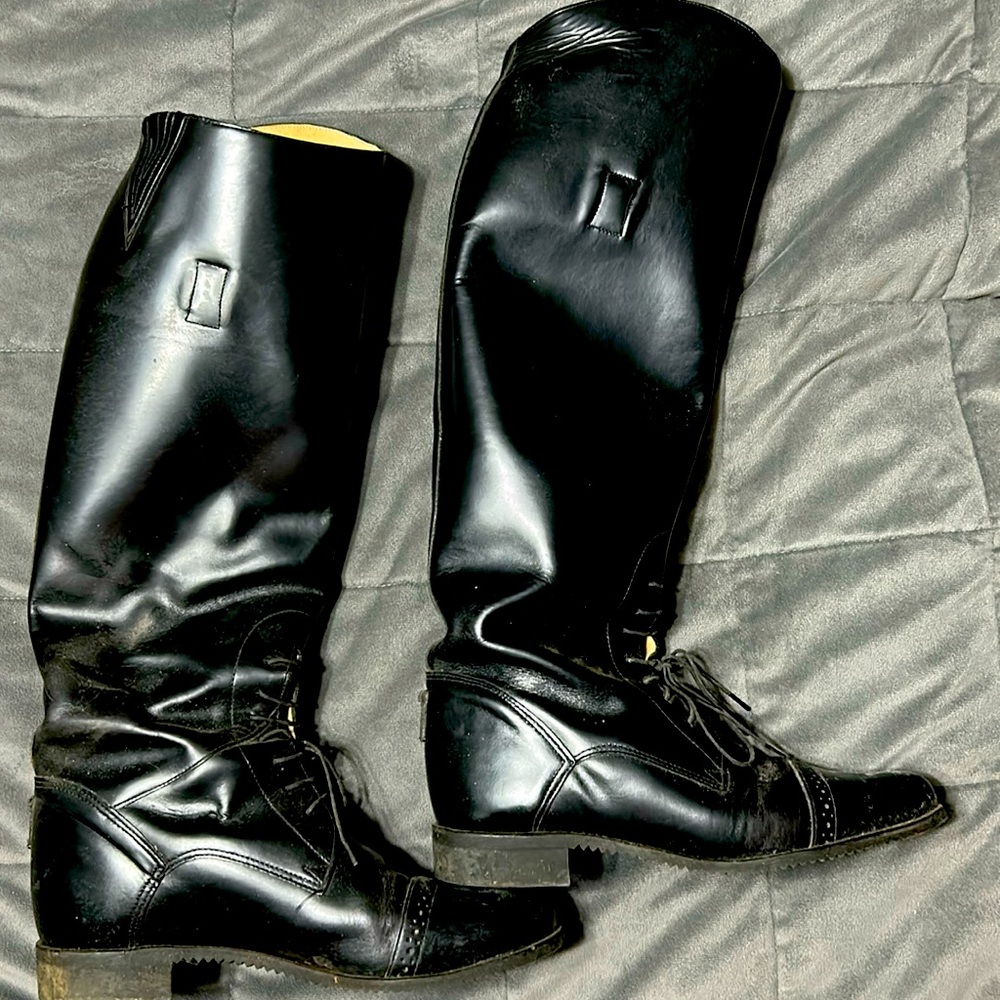 English Riding Field boots.  Calf was too narrow.  Fits like 8. Nice condition